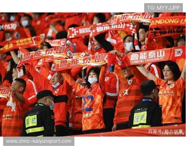 山东泰山通过边路传中持续给对方施压 山东泰山通过边路传中持续给对方施压