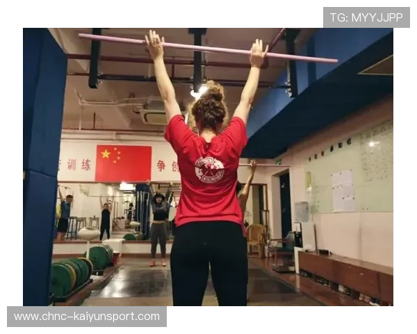 举重俱乐部推动青少年训练的家庭教育与互动机制，举重队训练基地